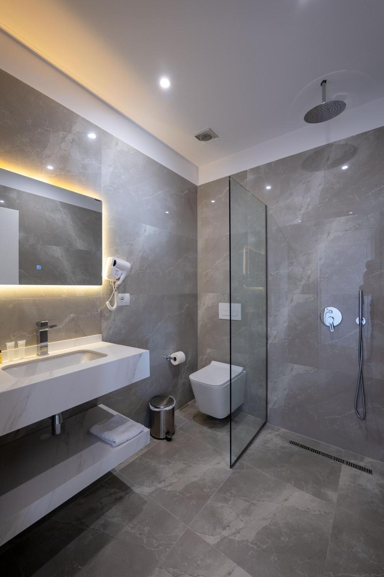 New Heaven Hotel Sarandë Eksteriør billede